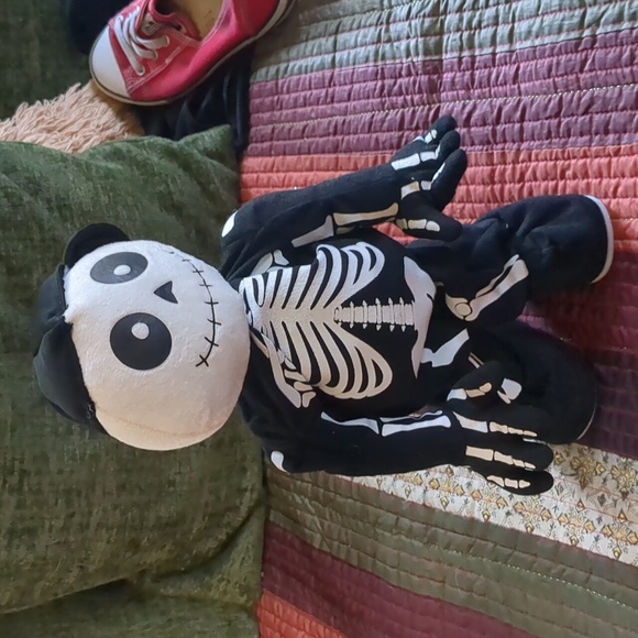 Animated dancing skeleton man dances to "Moves like Jagger", fresh batteries - Picture 3 of 8